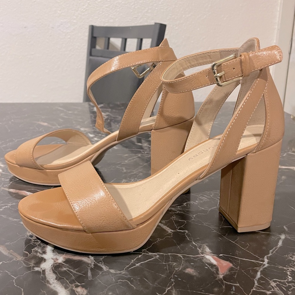 CL by Laundry - platform sandals - versatile color